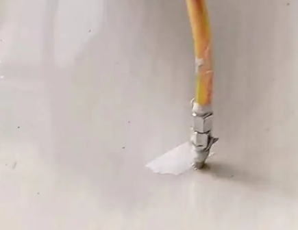 富阳瓷砖空鼓维修公司专业解答在瓷砖铺贴过程中，如果使用的砂料过粗（如全部使用了粗砂），可能会导致以下问题